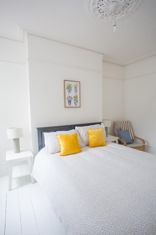 Elegant York House - On A Beach Road, Sleeps 12, With Sea Views Γουόρδινγκ Εξωτερικό φωτογραφία
